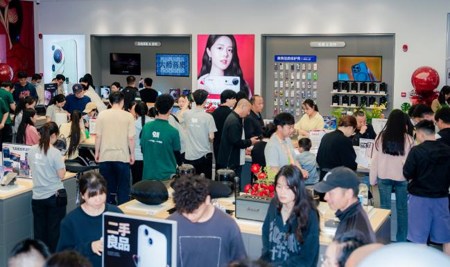 春節(jié)假期前四天云南消費市場 年味濃、亮點多、數碼產品銷售火爆